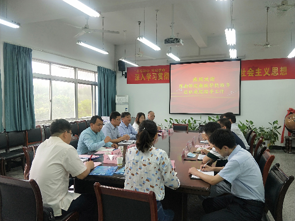 座谈交流中 座谈交流中